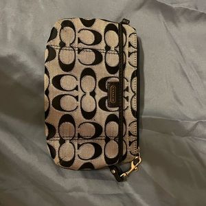 Coach Corner Zip wristlet black and silver